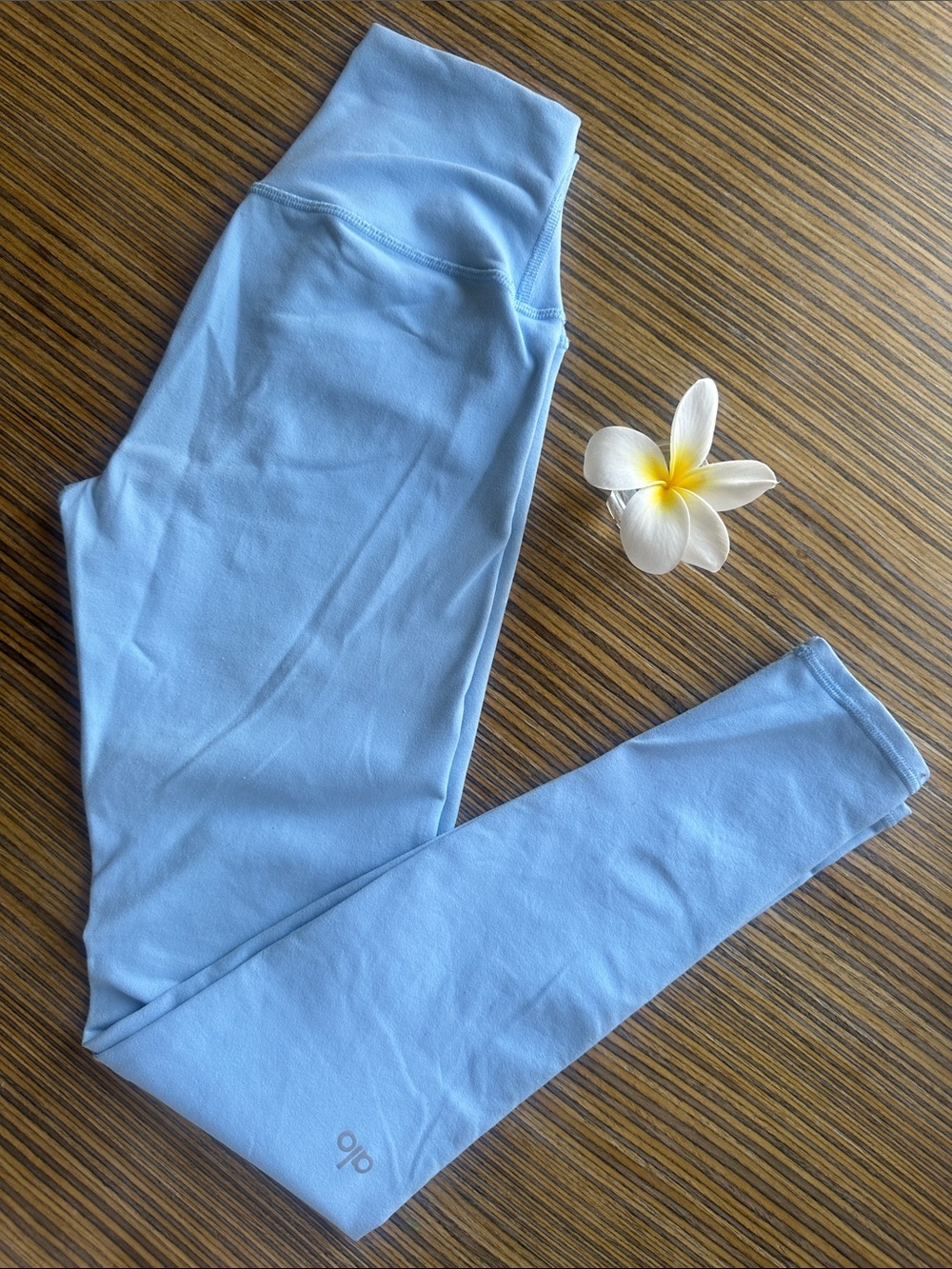ALO Yoga Womens’s Sky Blue Leggings - Picture 3 of 3
